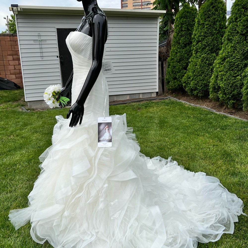 ABSOLUTELY STUNNING Pronovias Off-White Strapless Bridal Mermaid Gown Truffle - Picture 4 of 9